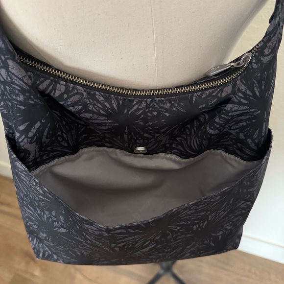 Baggallini Crossbody/Shoulder Bag - Picture 10 of 14